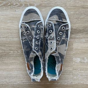 Women’s blowfish slip on sneaker